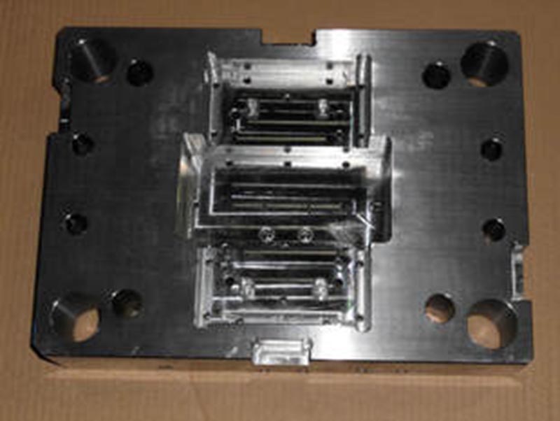 驿城精密塑料模-06